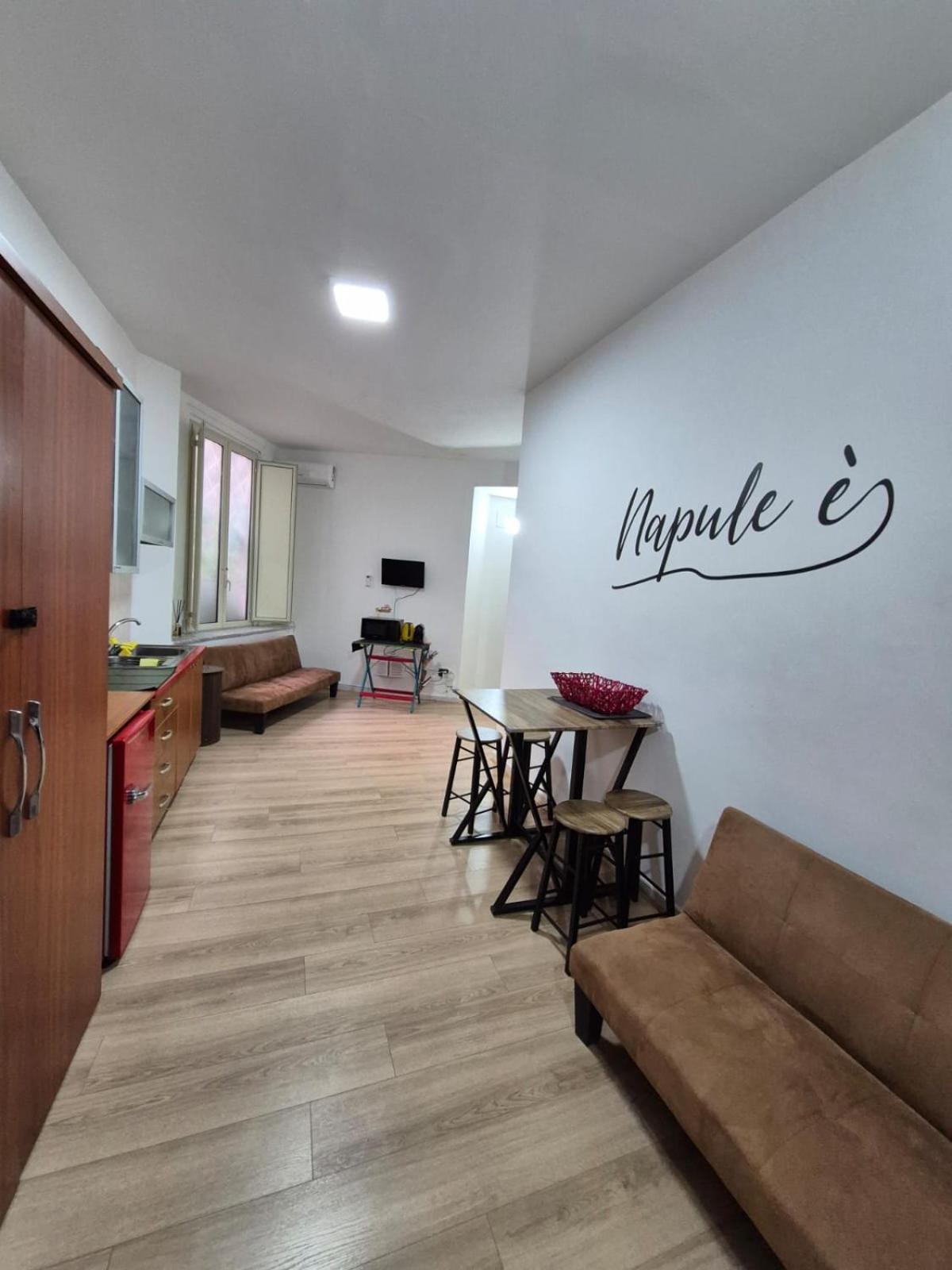 A Casa Di Ilaria Apartment Napoli Exterior foto